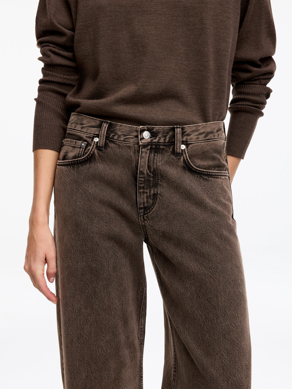 Low Flared Jeans - Brown - Image 5