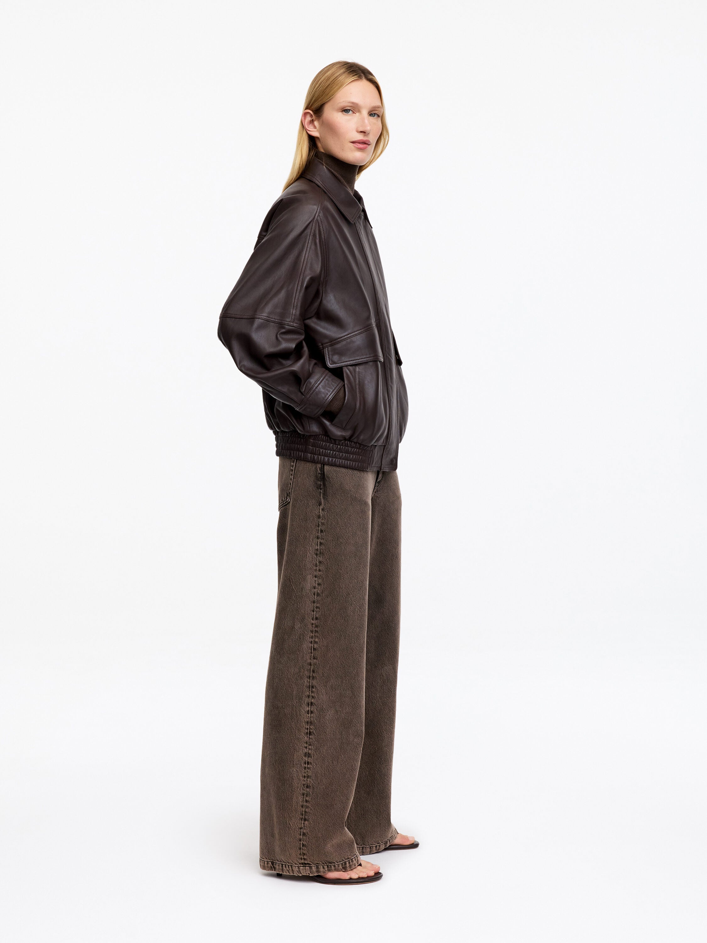 Low Flared Jeans - Brown - Image 2