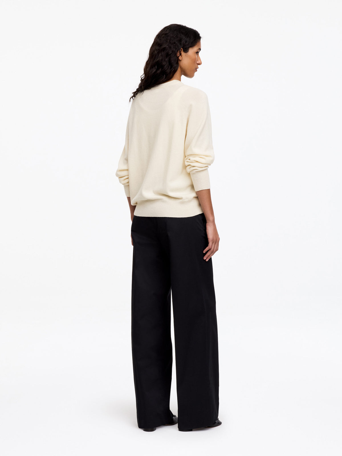 Relaxed Cashmere V-Neck Jumper - White - Image 3