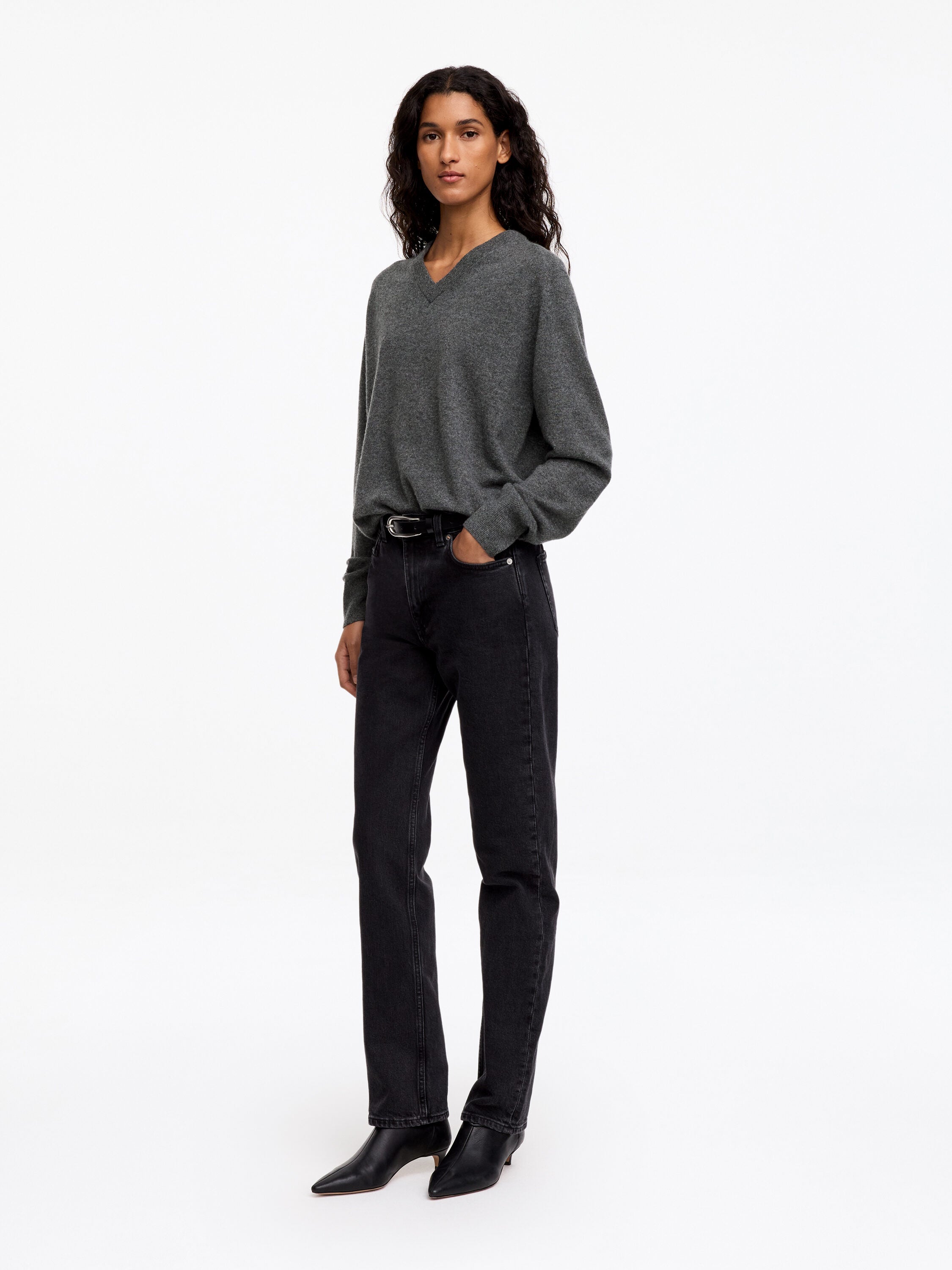 Relaxed Cashmere V-Neck Jumper - Grey - Image 3