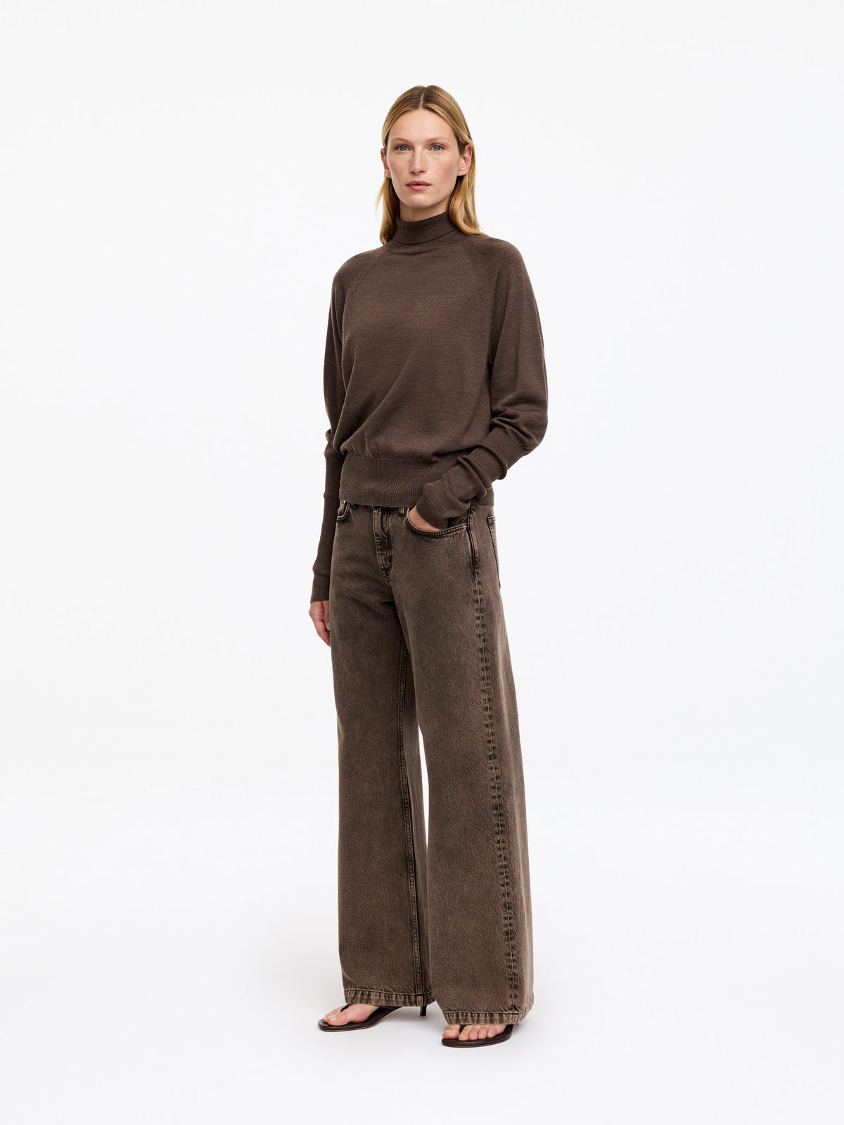 Low Flared Jeans - Brown - Image 4